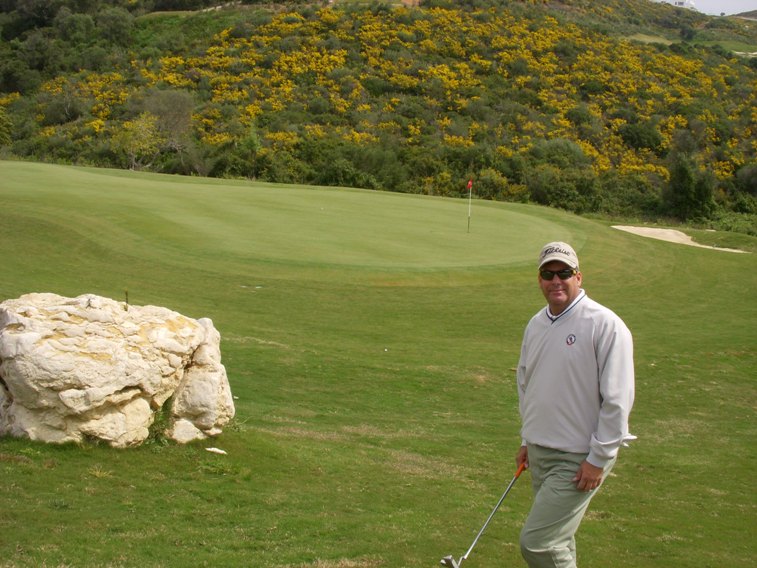 Ricardo_Lyon_en_Finca_Cortes__n__vista_del_campo.JPG
